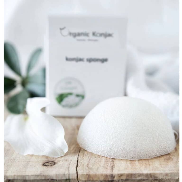 Organic konjac sponge with silk collagen for anti-aging and gentle exfoliation